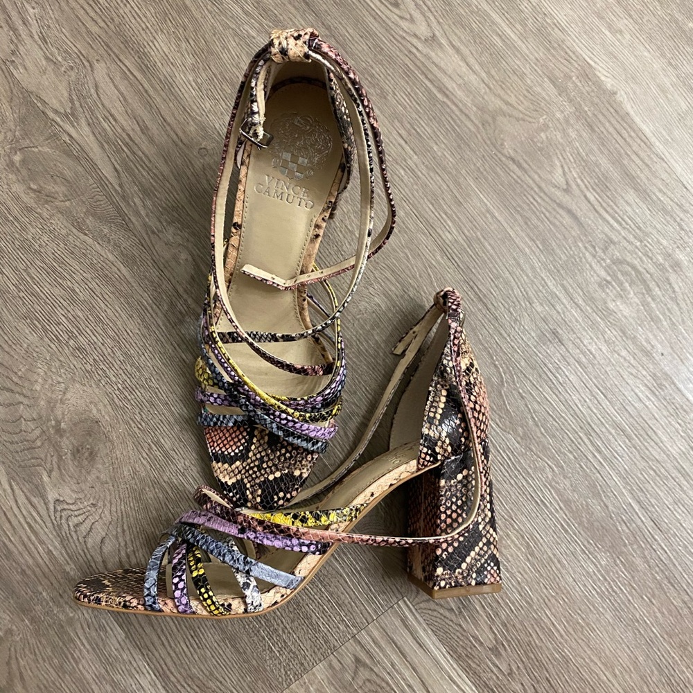 Vince Camuto snakeskin heel size 8.5 - Picture 2 of 9